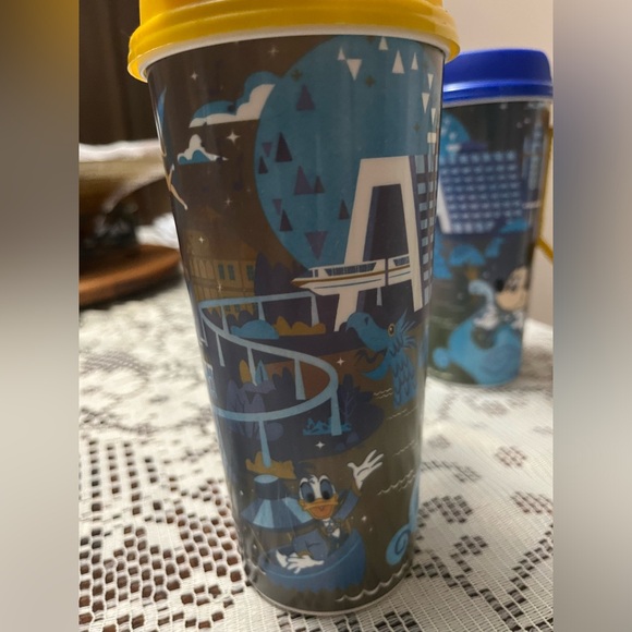 5 Disney 50th Anniversary Celebration travel mugs - Picture 9 of 10